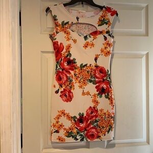 NWOT Beige Bodycon Dress with Sweetheart Cutout Neckline 💛